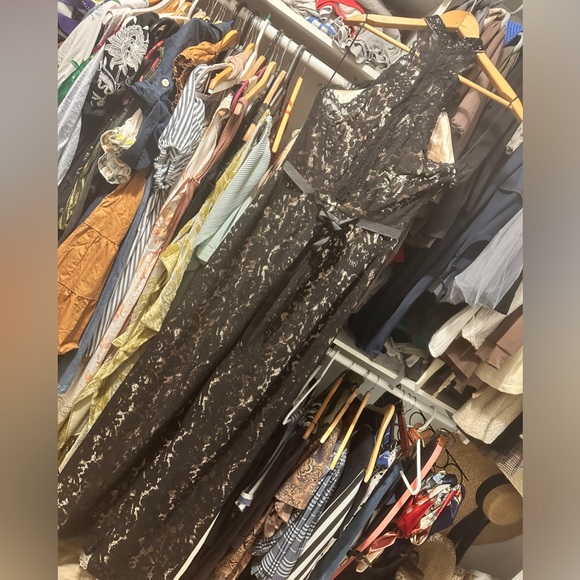 Size 6(size tag is missing) wore one time for a wedding romper - Picture 4 of 5